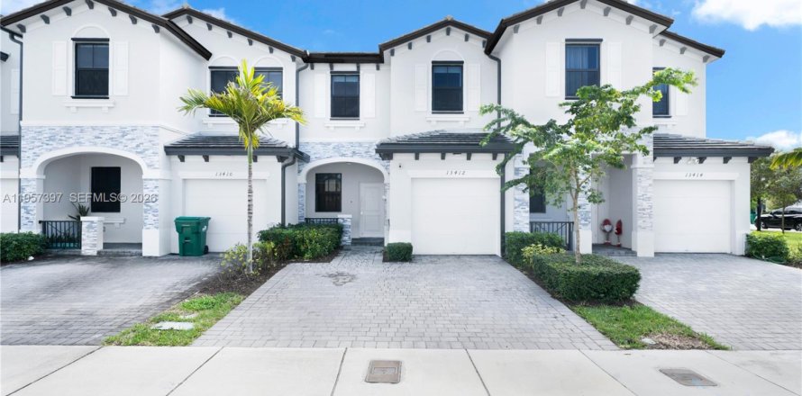 Townhouse in Homestead, Florida 3 bedrooms, 123.65 sq.m. № 2011430