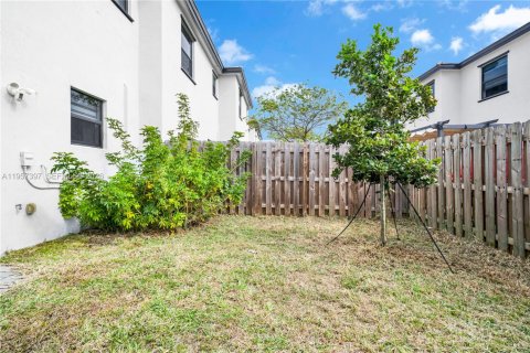 Townhouse in Homestead, Florida 3 bedrooms, 123.65 sq.m. № 2011430 - photo 25