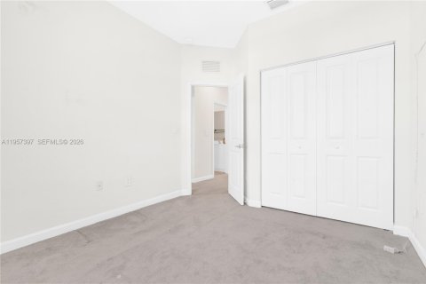 Townhouse in Homestead, Florida 3 bedrooms, 123.65 sq.m. № 2011430 - photo 12