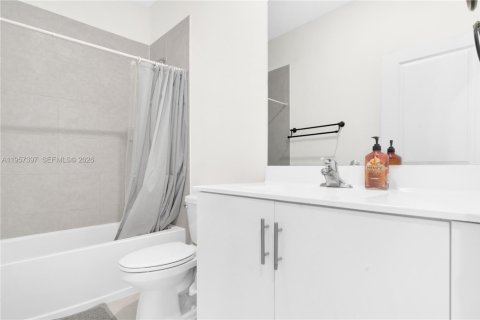 Townhouse in Homestead, Florida 3 bedrooms, 123.65 sq.m. № 2011430 - photo 7
