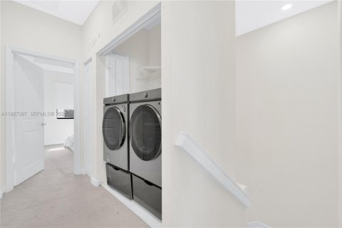 Townhouse in Homestead, Florida 3 bedrooms, 123.65 sq.m. № 2011430 - photo 5