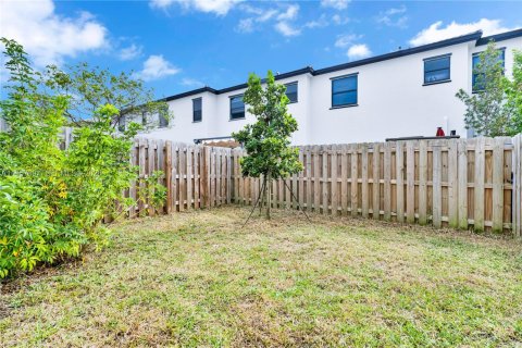 Townhouse in Homestead, Florida 3 bedrooms, 123.65 sq.m. № 2011430 - photo 18