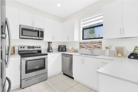 Townhouse in Homestead, Florida 3 bedrooms, 123.65 sq.m. № 2011430 - photo 16