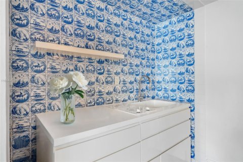 Condo in Miami Beach, Florida  № 1953638 - photo 3