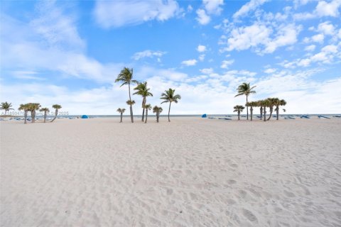 Condo in Fort Lauderdale, Florida, 3 bedrooms  № 1855158 - photo 25