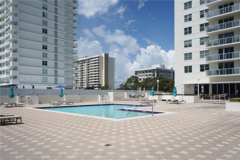 Condominio en venta en Miami Beach, Florida, 1 dormitorio, 76.55 m2 № 2243359 - foto 14