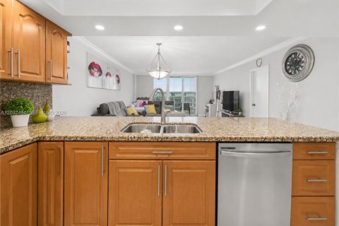 Condominio en venta en Miami Beach, Florida, 1 dormitorio, 76.55 m2 № 2243359 - foto 3