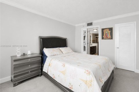 Condominio en venta en Miami Beach, Florida, 1 dormitorio, 76.55 m2 № 2243359 - foto 12