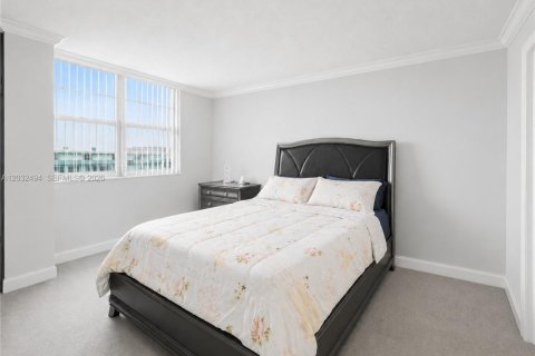 Condominio en venta en Miami Beach, Florida, 1 dormitorio, 76.55 m2 № 2243359 - foto 10