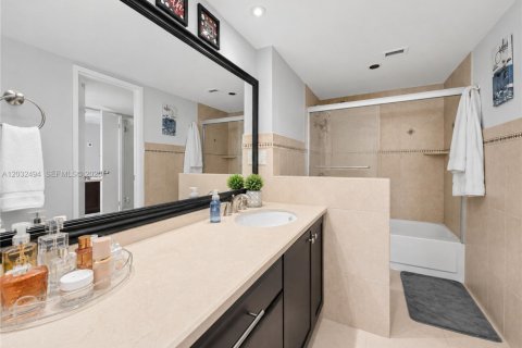 Condominio en venta en Miami Beach, Florida, 1 dormitorio, 76.55 m2 № 2243359 - foto 8