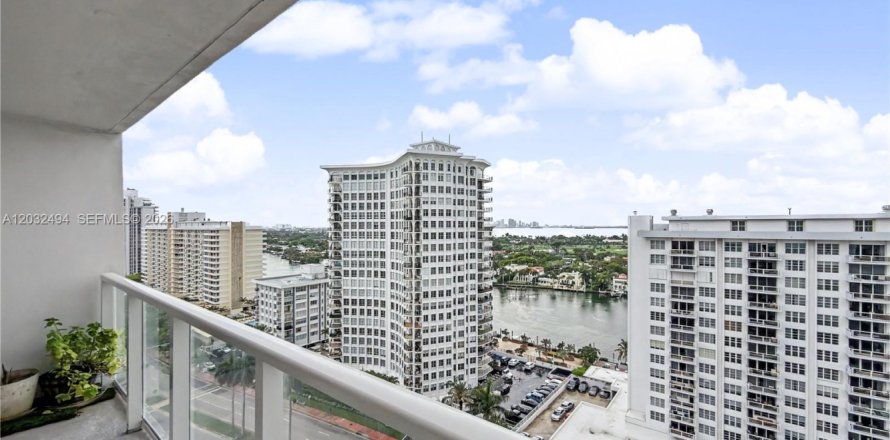 Condominio en Miami Beach, Florida, 1 dormitorio № 2243359