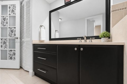 Condominio en venta en Miami Beach, Florida, 1 dormitorio, 76.55 m2 № 2243359 - foto 9