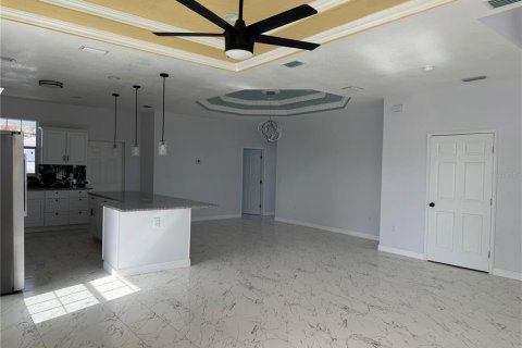 House in Saint Petersburg, Florida 3 bedrooms, 142.23 sq.m. № 1589982 - photo 12