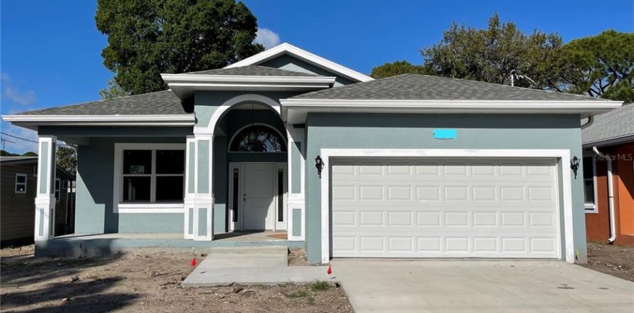 House in Saint Petersburg, Florida 3 bedrooms, 142.23 sq.m. № 1589982