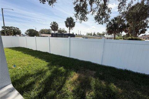 House in Saint Petersburg, Florida 3 bedrooms, 142.23 sq.m. № 1589982 - photo 26