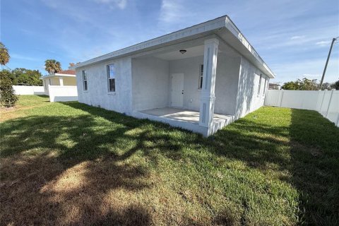 House in Saint Petersburg, Florida 3 bedrooms, 142.23 sq.m. № 1589982 - photo 25