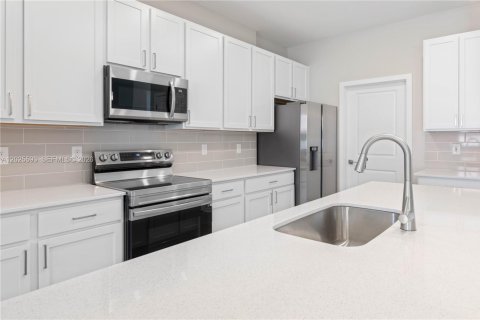 Villa ou maison à louer à Palm Bay, Floride: 3 chambres, 184.23 m2 № 2345988 - photo 9