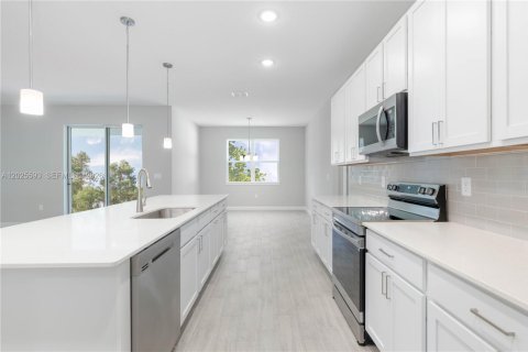 Villa ou maison à louer à Palm Bay, Floride: 3 chambres, 184.23 m2 № 2345988 - photo 10