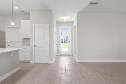 Villa ou maison à louer à Palm Bay, Floride: 3 chambres, 184.23 m2 № 2345988 - photo 4