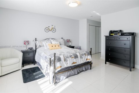 Condo in Lauderhill, Florida, 1 bedroom  № 2023370 - photo 23