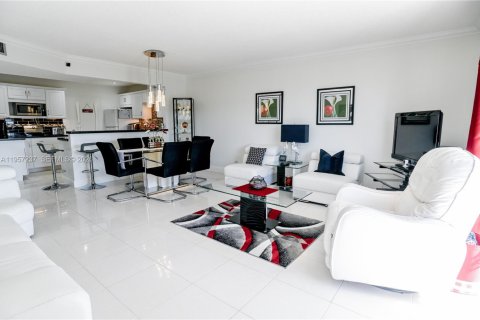 Condo in Lauderhill, Florida, 1 bedroom  № 2023370 - photo 17