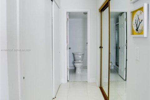 Condo in Lauderhill, Florida, 1 bedroom  № 2023370 - photo 27