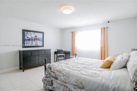 Condo in Lauderhill, Florida, 1 bedroom  № 2023370 - photo 25