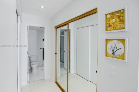 Condo in Lauderhill, Florida, 1 bedroom  № 2023370 - photo 28
