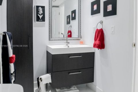 Condo in Lauderhill, Florida, 1 bedroom  № 2023370 - photo 30