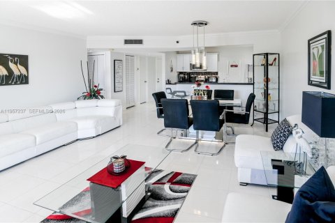 Condo in Lauderhill, Florida, 1 bedroom  № 2023370 - photo 15