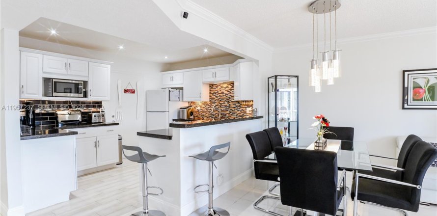 Condo in Lauderhill, Florida, 1 bedroom  № 2023370