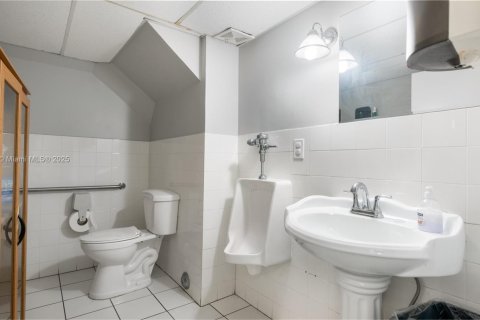 Купить коммерческую недвижимость в Холливуд, Флорида № 1981875 - фото 11