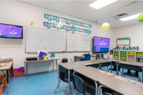 Купить коммерческую недвижимость в Холливуд, Флорида № 1981875 - фото 9