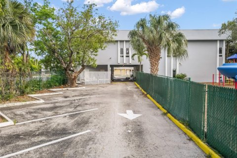 Купить коммерческую недвижимость в Холливуд, Флорида № 1981875 - фото 5