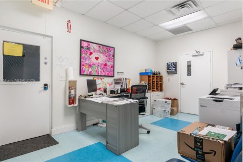 Купить коммерческую недвижимость в Холливуд, Флорида № 1981875 - фото 7