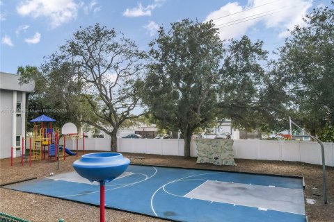 Купить коммерческую недвижимость в Холливуд, Флорида № 1981875 - фото 4