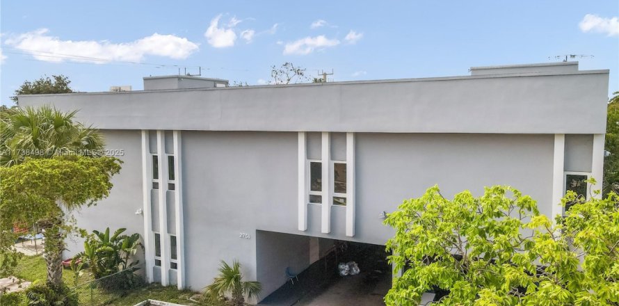 Коммерческая недвижимость в Холливуд, Флорида № 1981875