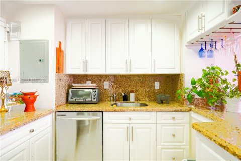 Condominio en venta en Miami, Florida, 2 dormitorios, 127.93 m2 № 2033168 - foto 6