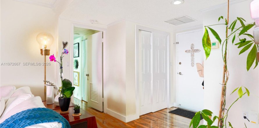 Condominio en Miami, Florida, 2 dormitorios № 2033168