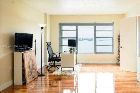 Condominio en venta en Miami, Florida, 2 dormitorios, 127.93 m2 № 2033168 - foto 18