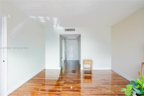 Condominio en venta en Miami, Florida, 2 dormitorios, 127.93 m2 № 2033168 - foto 21