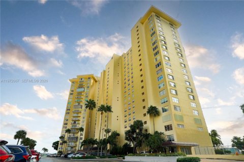 Condominio en venta en Miami, Florida, 2 dormitorios, 127.93 m2 № 2033168 - foto 24