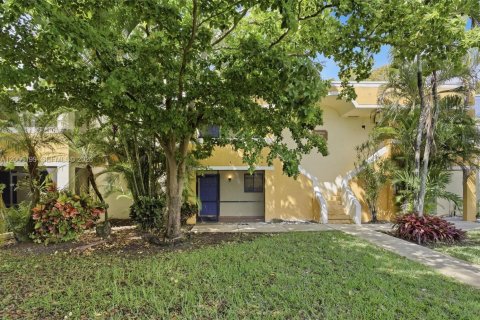 Condo in Weston, Florida, 2 bedrooms № 2076610 - photo 27