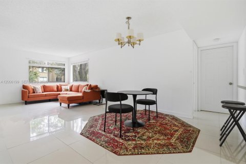 Condo in Weston, Florida, 2 bedrooms № 2076610 - photo 4