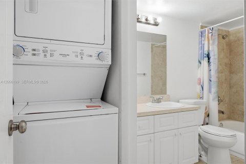 Condo in Weston, Florida, 2 bedrooms № 2076610 - photo 12