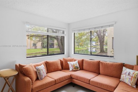 Condo in Weston, Florida, 2 bedrooms № 2076610 - photo 7
