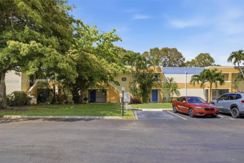 Condo in Weston, Florida, 2 bedrooms № 2076610 - photo 3