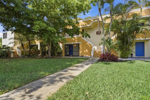 Condo in Weston, Florida, 2 bedrooms № 2076610 - photo 26