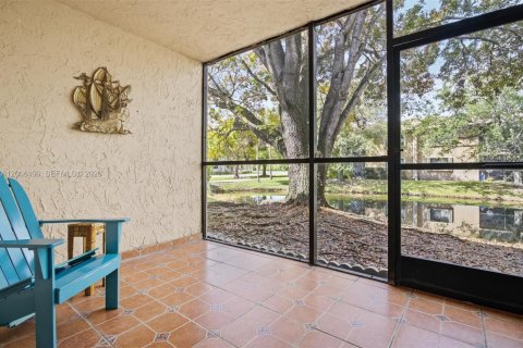 Condo in Weston, Florida, 2 bedrooms № 2076610 - photo 22