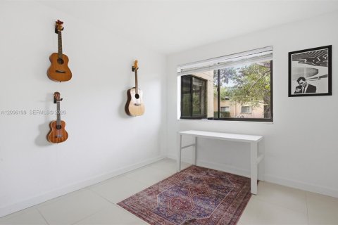 Condo in Weston, Florida, 2 bedrooms № 2076610 - photo 14